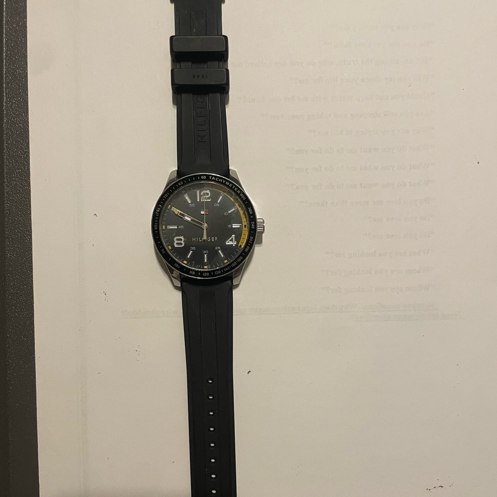 Tommy Hilfiger watch rubber band needs battery … make an offer